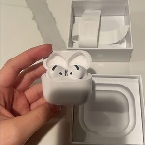 Apple AirPods 4 gen with Charging Case